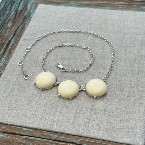 Silver Tone Chain 3 Three Round Beige Off-White Plastic Stones Necklace 23.5" - Picture 9 of 9